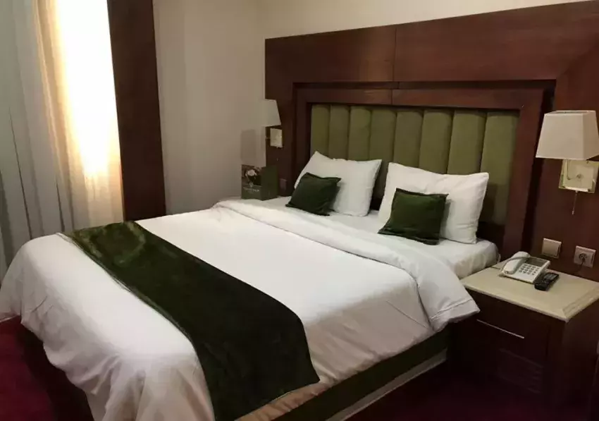 Alibaba https://cdn.alibaba.ir/ostorage/hotel-accommodation-images/69d3c45b1c3fc56fd6b85fd1_سوئیت یک خوابه استاندارد (1).webp